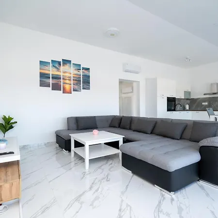 Appartamento With A Parking Space - 23015